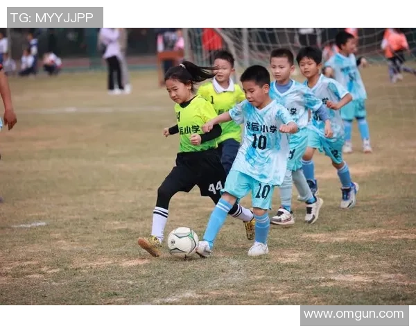 小学足球比赛规则详解让孩子们轻松掌握比赛技巧与乐趣